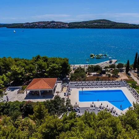 ホテル Medena Budget